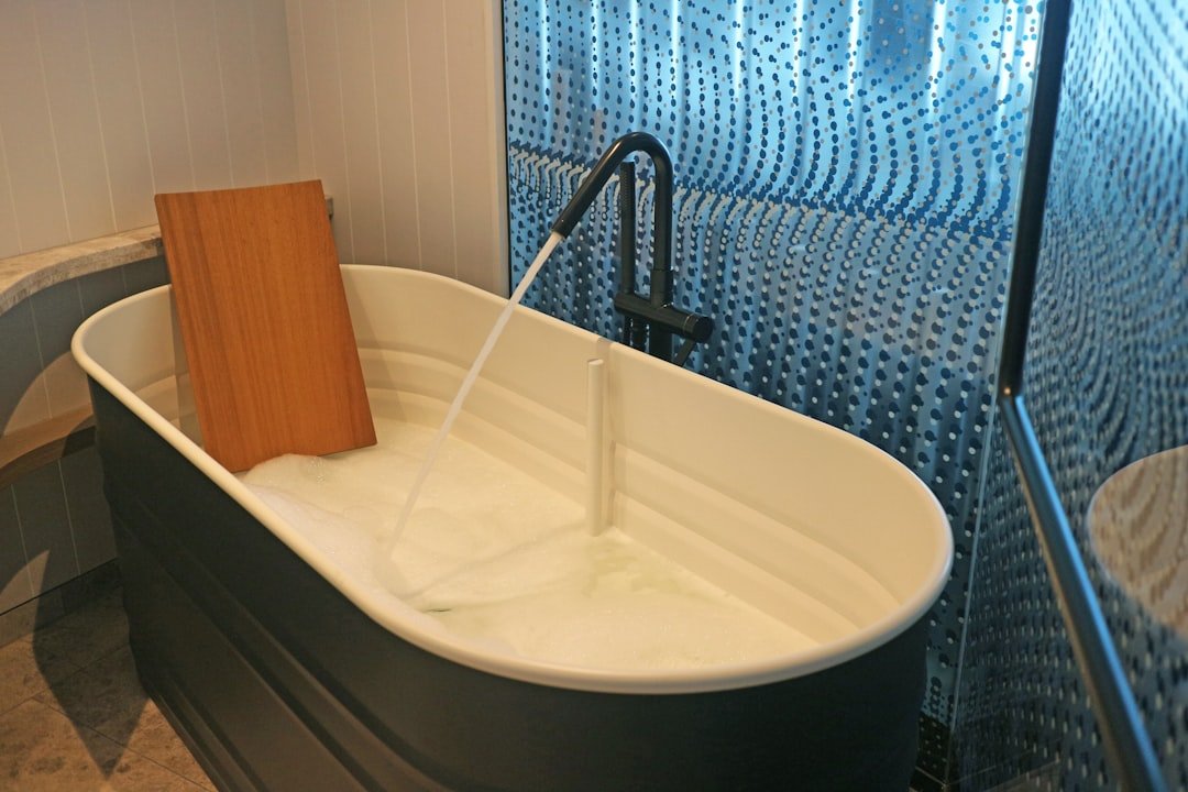découvrez nos techniques professionnelles pour la peinture de baignoires, redonnez éclat et modernité à votre salle de bain rapidement et efficacement.