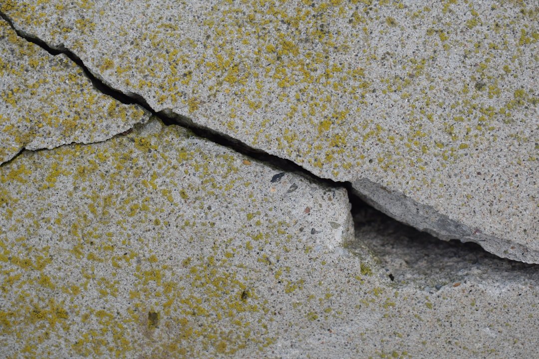 réparation de fissures dans les murs : solutions efficaces pour restaurer l'intégrité et l'esthétique de vos surfaces murales.