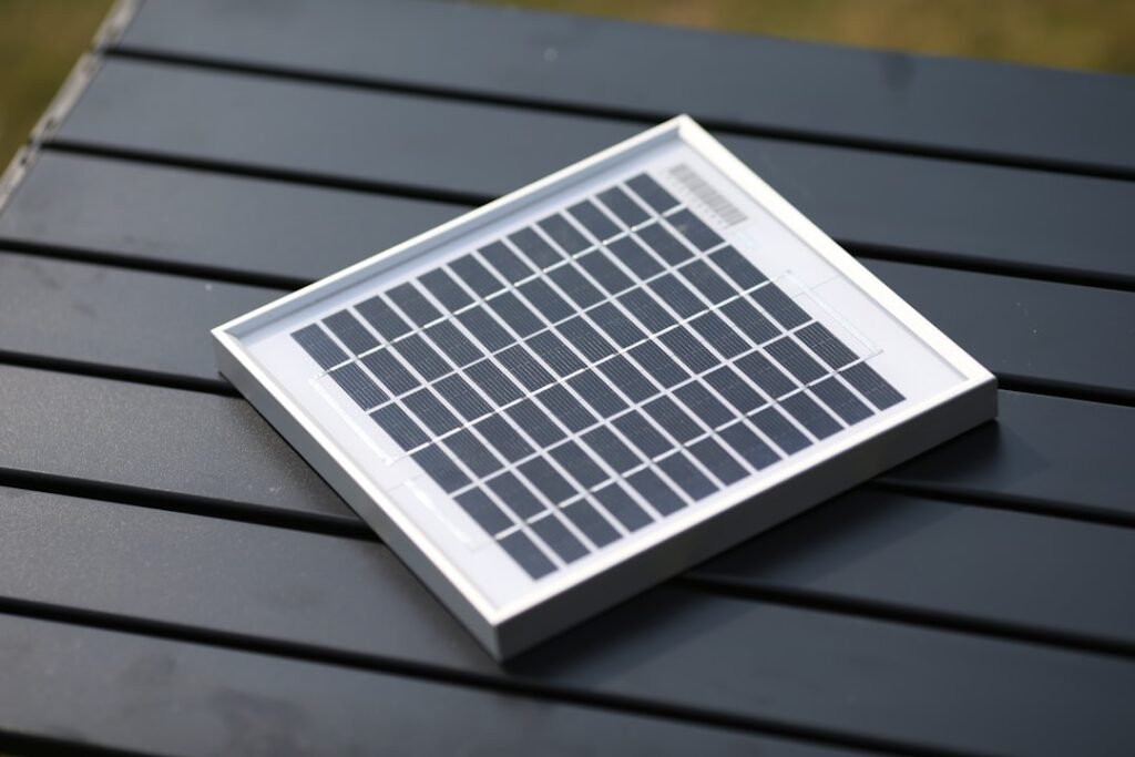 découvrez notre kit solaire complet pour une énergie renouvelable facile à installer et économique. parfait pour l'autonomie énergétique de votre maison ou de votre camping.