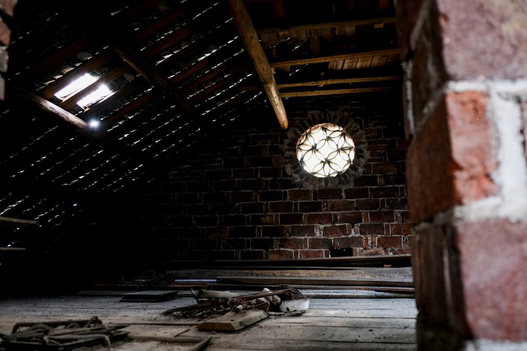 améliorez le confort de votre maison et réduisez vos factures d'énergie grâce à une isolation efficace des combles. découvrez nos solutions d'isolation thermique adaptées à tous les besoins.